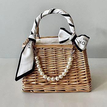 Posso usare un cestino rettangolare in rattan per contenere materiali artistici?